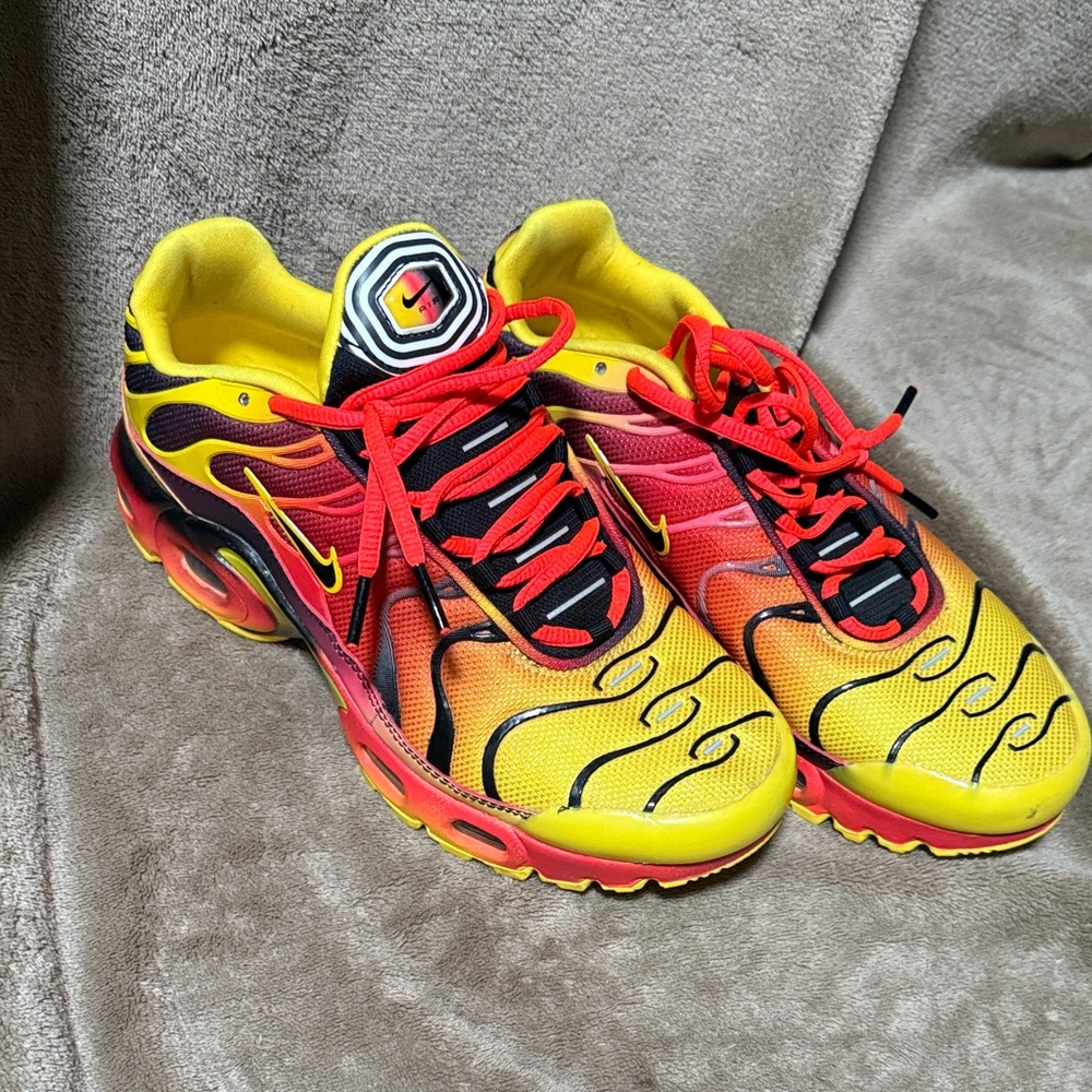 Nike Kids Sneakers - Yellow, Red, Black Gradient